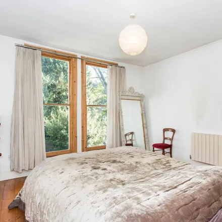Rent this 3 bed room on 4 Fladgate Road in London, E11 1LX