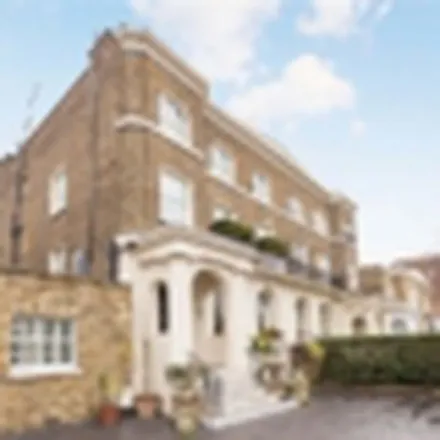 Rent this 6 bed duplex on Maida Vale in London, W9 1TS
