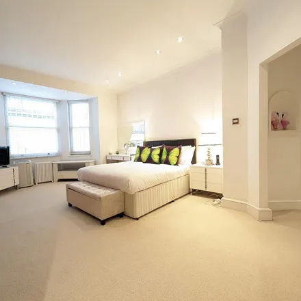 Image 7 - 7 Queen's Gate Place, London, SW7 5JN, United Kingdom - Apartment for rent