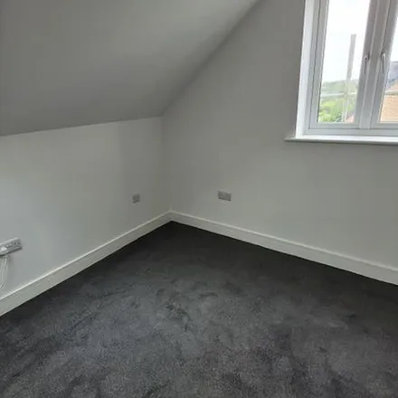 Rent this 2 bed apartment on M.A. News & Halal Meat Centre in Cricket Road, Oxford