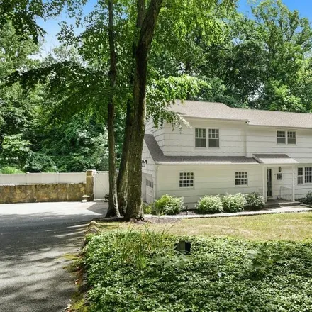 Buy this 4 bed house on 95 Harvey Road in Ridgefield, CT 06877