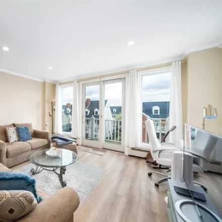 Image 3 - 201 Shearwater Ct W Apt 33, Jersey City, New Jersey, 07305 - Condo for sale