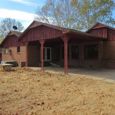 Image 3 - 710 N K St, Quinton, Oklahoma, 74561 - House for sale