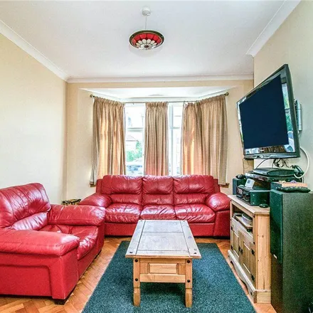 Image 5 - Gainsborough Drive, Southend-on-Sea, SS0 0SN, United Kingdom - Townhouse for rent