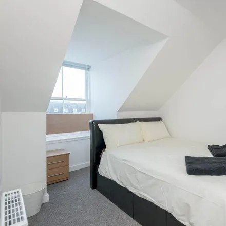 Rent this 5 bed room on 3 Hunter Square in City of Edinburgh, EH1 1QW