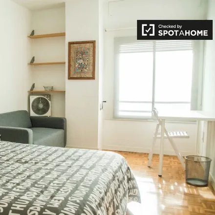 Rent this 6 bed room on Avinguda de Blasco Ibáñez in 91, 46022 Valencia