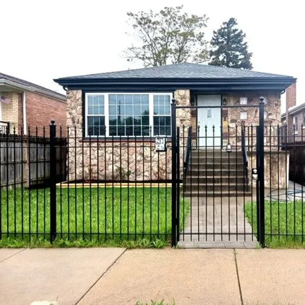 Buy this 3 bed house on 2129 West 71st Place in Chicago, IL 60636