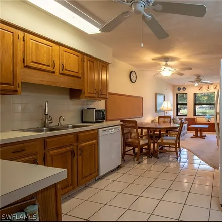 Image 6 - 5801 Crabwood Court Southwest, Whiskey Creek, Lee County, FL 33919, USA - Townhouse for sale