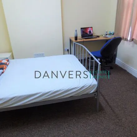 Rent this 5 bed townhouse on Beaconsfield Road in Leicester, LE3 0PB