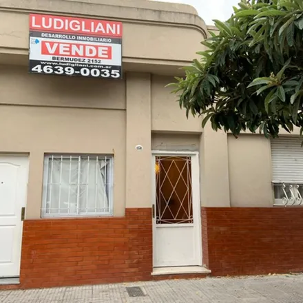Buy this studio house on Miralla 1134 in Mataderos, C1440 DCK Buenos Aires