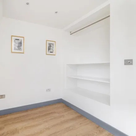 Image 3 - 84 Westbourne Grove, London, W2 4UL, United Kingdom - Apartment for rent