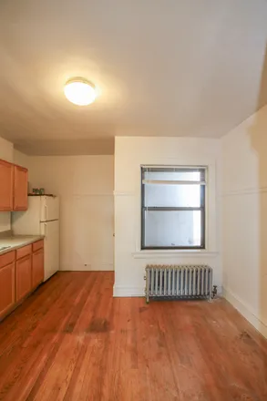 Image 8 - 2400 Lunt - Apartment for rent