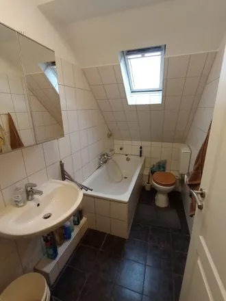 Rent this 4 bed apartment on Schelmenweg 8 in 47229 Duisburg, Germany