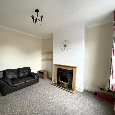 Image 5 - Fanshaw Road, Dronfield, S18 2LB, United Kingdom - Townhouse for rent
