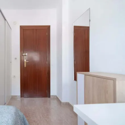Rent this 6 bed room on Centro Educativo Latina in Carrer d'Herrero / Calle Herrero, 23