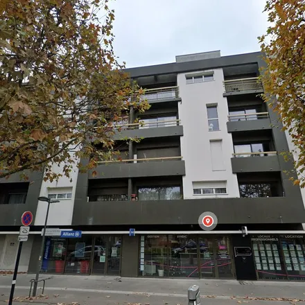 Rent this 3 bed apartment on 224 Avenue Thiers in 33100 Bordeaux, France