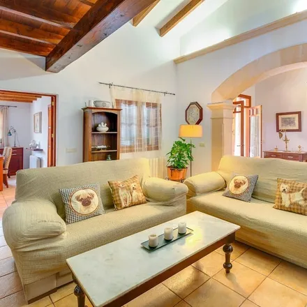 Rent this 4 bed house on Manacor in carrer del Rei Martí, 07006 Palma