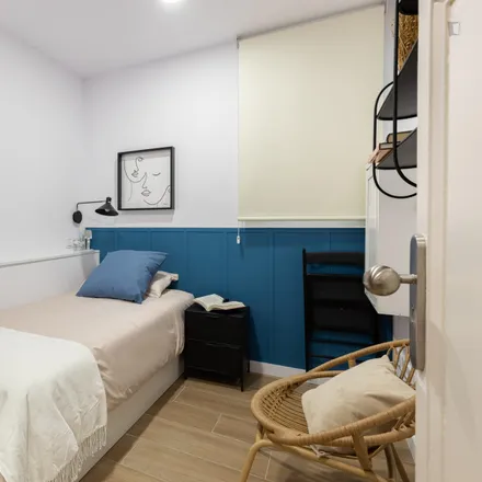 Rent this 5 bed room on Refugi climàtic Parc de Monterols in Carrer de Muntaner, 08006 Barcelona