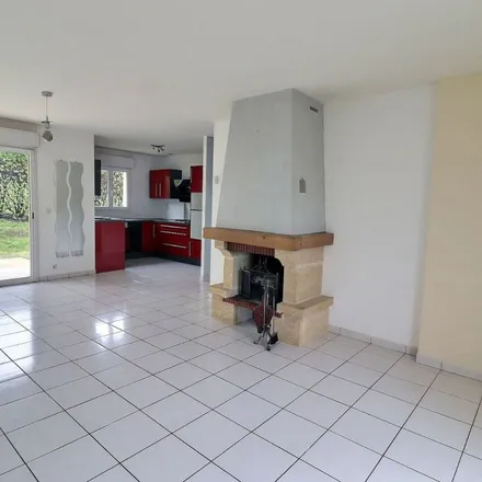 Rent this 4 bed apartment on Font Louis in 46100 Planioles, France