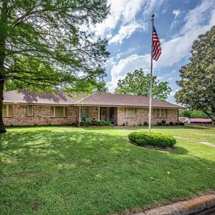Buy this 3 bed house on 169 Circle Drive in Davis, OK 73030