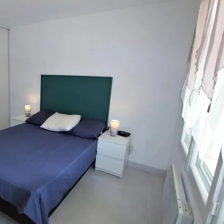 Image 5 - Orange, Avenue Saint-Christophe de Lycie, 84100 Orange, France - Apartment for rent