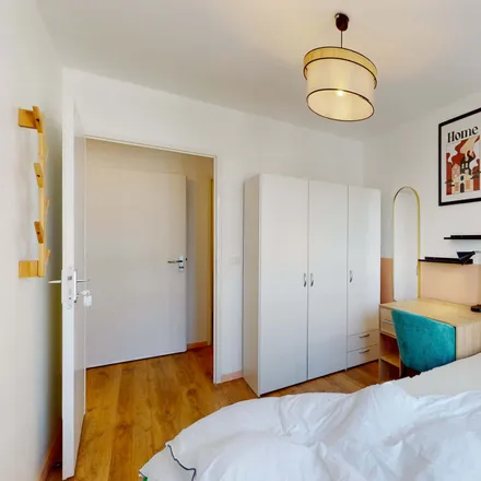 Rent this 4 bed room on 20 Cours de Québec in 33300 Bordeaux, France