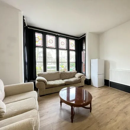 Image 2 - Sydney Grove, London, NW4 2TB, United Kingdom - Apartment for rent