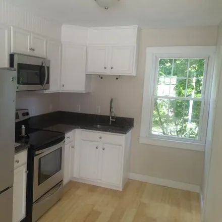 Image 2 - 15 Crescent Street, Derry Village, Derry, NH 03038, USA - Townhouse for rent