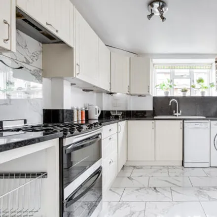 Image 6 - 172 St. Albans Avenue, London, W4 5JU, United Kingdom - Apartment for sale