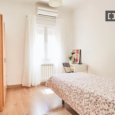 Rent this 6 bed room on Paseo de las Delicias in 107, 28045 Madrid