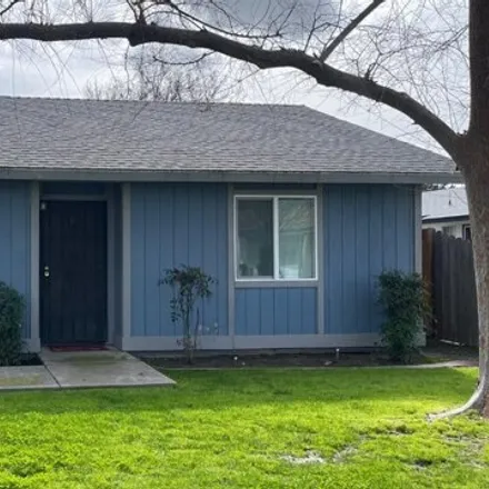 Image 1 - 135 Skaggs Street, Lemoore, CA 93245, USA - House for rent