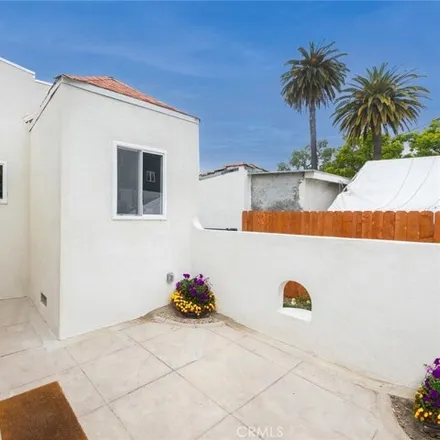 Image 3 - 3864 West 30th Street, Los Angeles, CA 90016, USA - House for sale