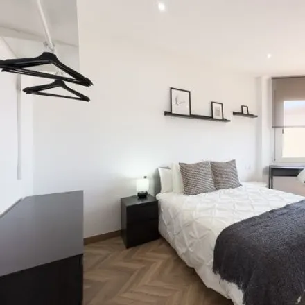 Rent this 2 bed room on Carrer de Còrsega in 635, 08025 Barcelona