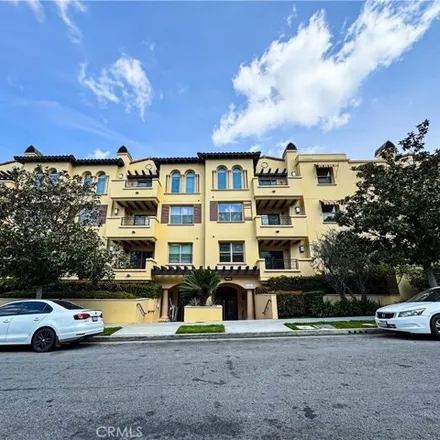 Buy this 2 bed condo on 5053 Rosewood Avenue in Los Angeles, CA 90004