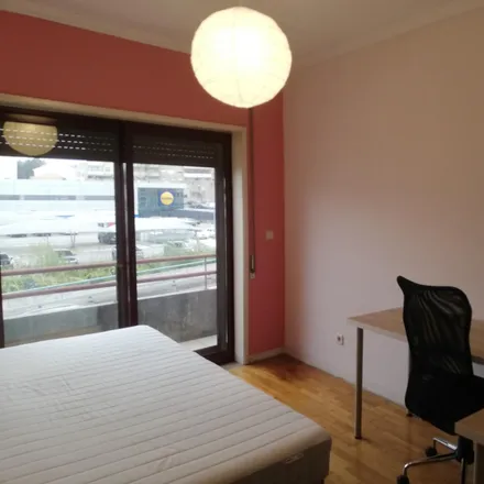 Rent this 4 bed apartment on Rot. da Areosa in Estrada Exterior da Circunvalação, 4435-183 Rio Tinto