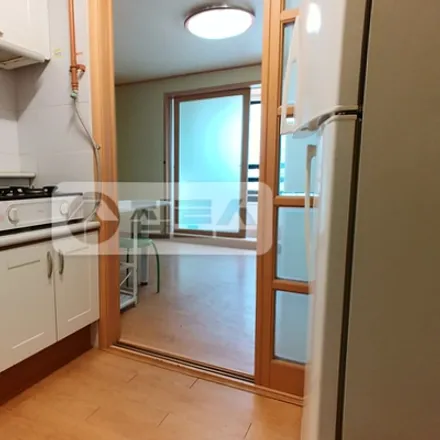 Rent this studio apartment on 서울특별시 송파구 삼전동 13-6