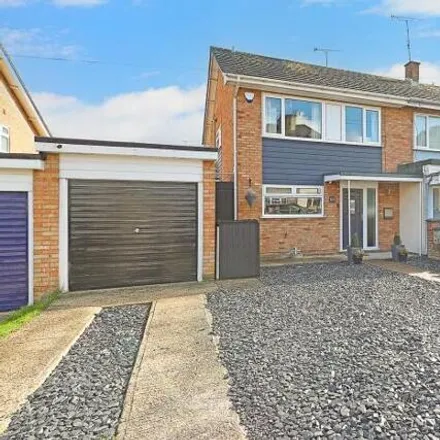 Buy this 3 bed duplex on Cloverley Road in Chipping Ongar, CM5 9BX