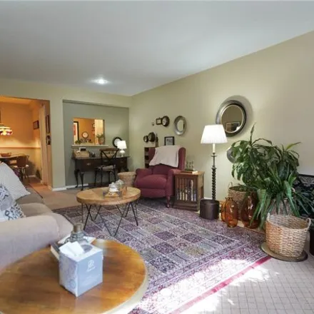 Image 3 - 50 Hill Park Avenue, Village of Great Neck Plaza, NY 11021, USA - Apartment for sale