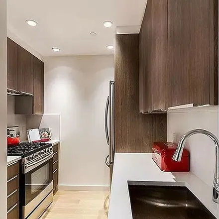 Rent this 2 bed apartment on HUIS24 in 24th Street, New York