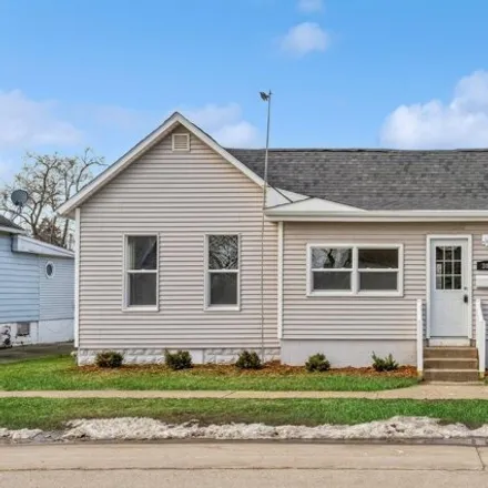 Buy this 3 bed house on 1921 Schiller Street in Muscatine, IA 52761