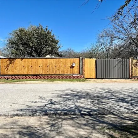 Image 5 - 794 Baylor Street, Nocona, TX 76255, USA - House for sale