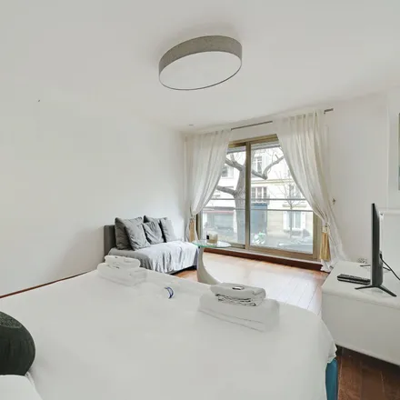 Rent this 1 bed apartment on 143 bis Avenue de Wagram in 75017 Paris, France