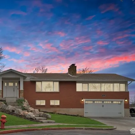 Buy this 5 bed house on 680 Oak Lane in Kaysville, UT 84037