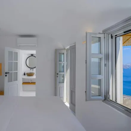 Rent this studio house on Oia Santorini