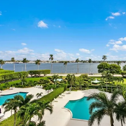 Buy this 2 bed condo on 1900 Coconut Lane in West Palm Beach, FL 33401