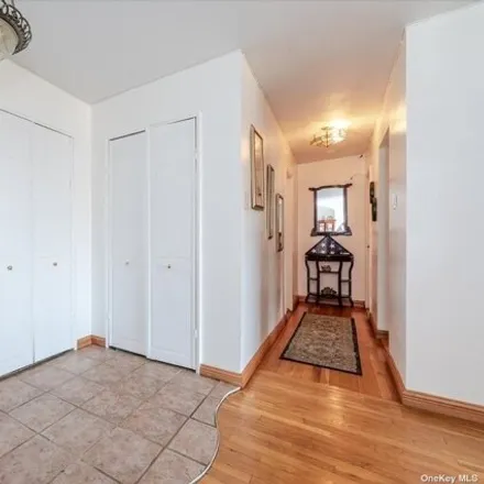 Image 3 - 85-10 151st Avenue, New York, NY 11414, USA - Apartment for sale