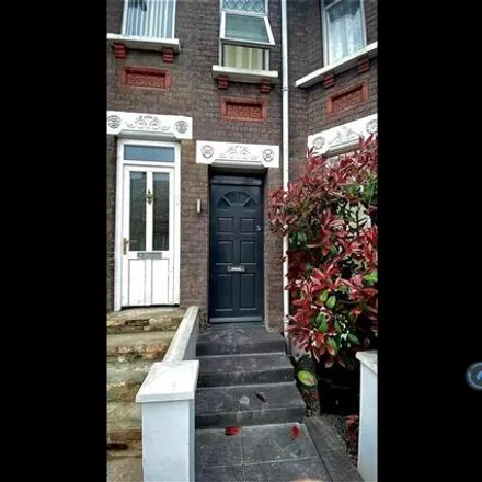 Rent this 4 bed duplex on High Town Road in Luton, LU2 0DQ