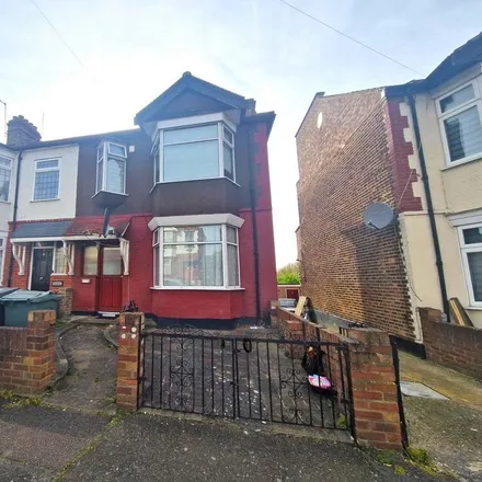 Rent this 3 bed house on 52 Bridge End in London, E17 4ER