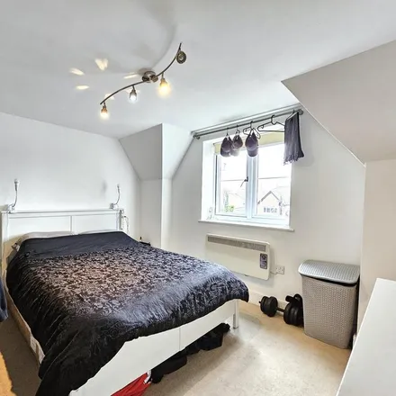 Image 5 - Sylvester Road, London, N2 8HN, United Kingdom - Apartment for rent