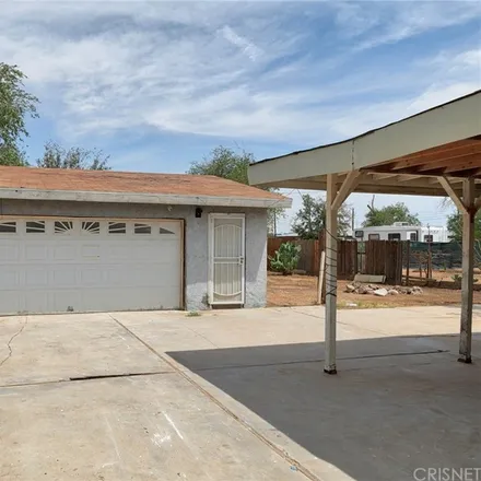 Image 2 - 12068 White Avenue, Adelanto, CA 92301, USA - House for sale